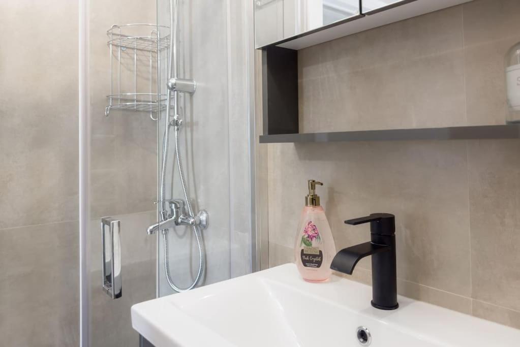 Spacious Urban Apt In The Heart Of Athen Eksteriør bilde